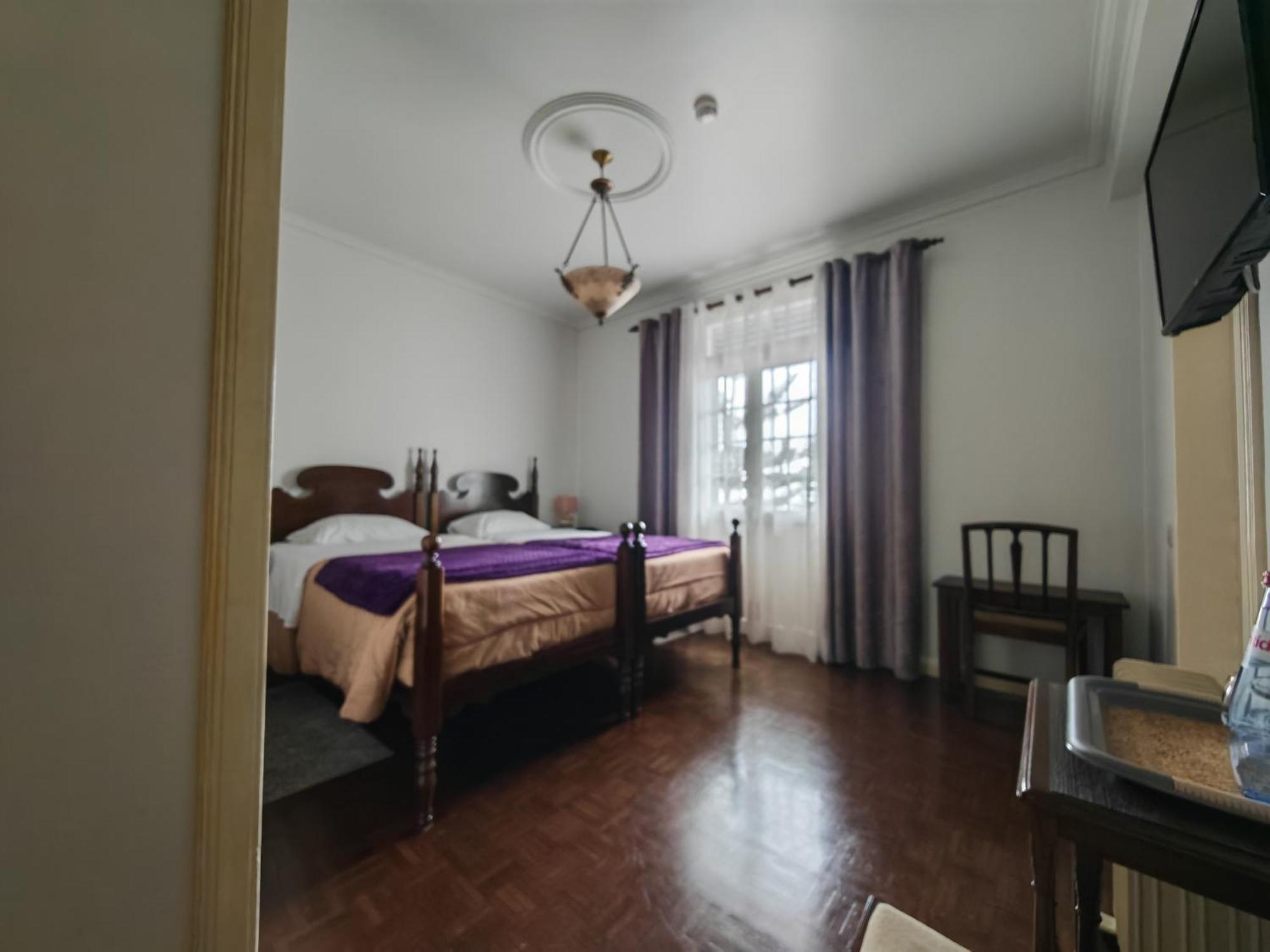Quarto Standard com 2 Camas de Solteiro e Vista do Mar