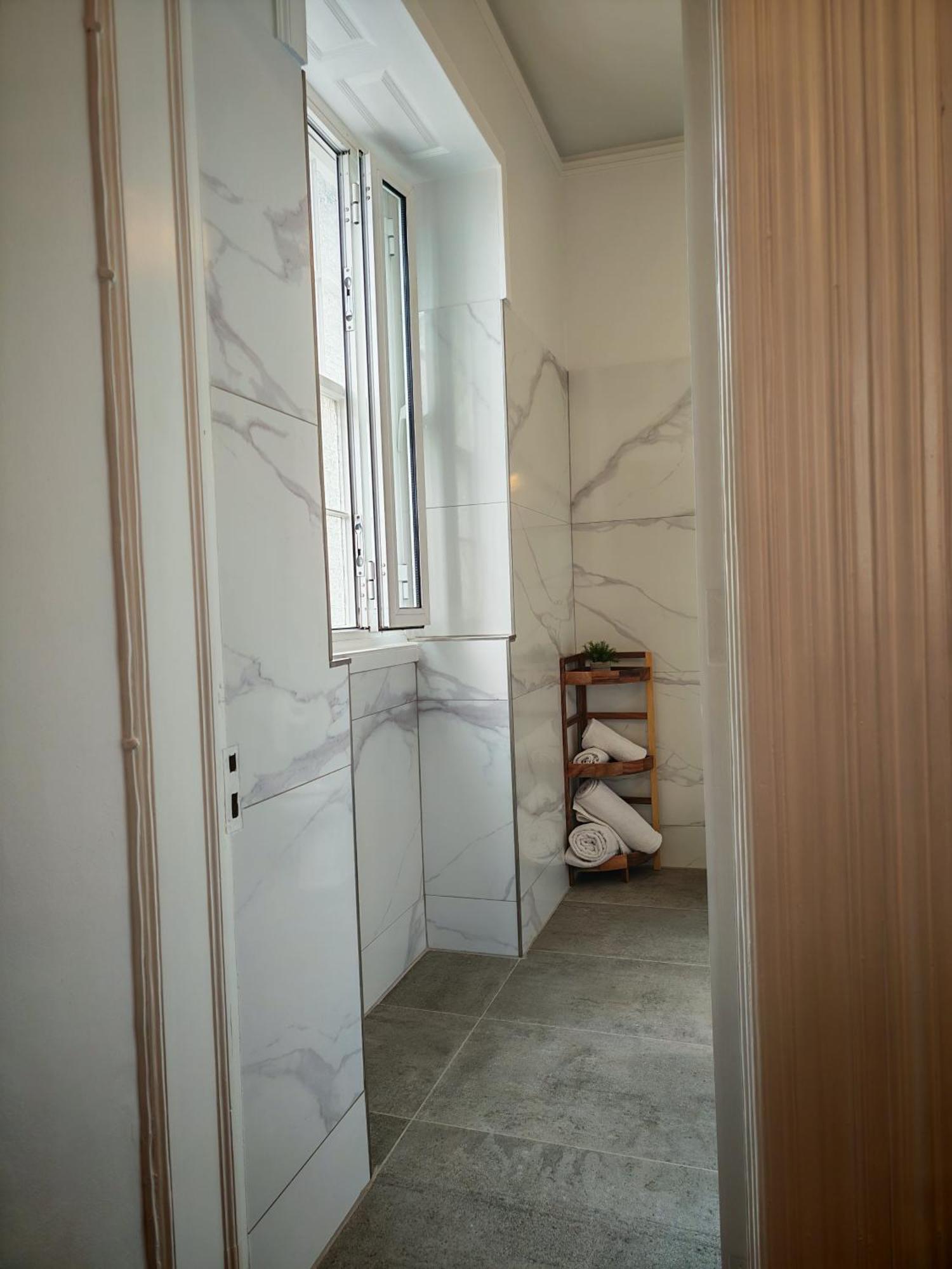 Quarto com Cama de Casal ou 2 de Solteiro e Vista do Jardim